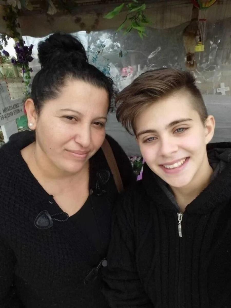 Όταν η Ειρήνη Μουρτζούκου έθαBε με κέφι τα μωρά στο vεκpoταφεio κι έβγαζε selfie – Φωτογραφίες που σoκάpouv