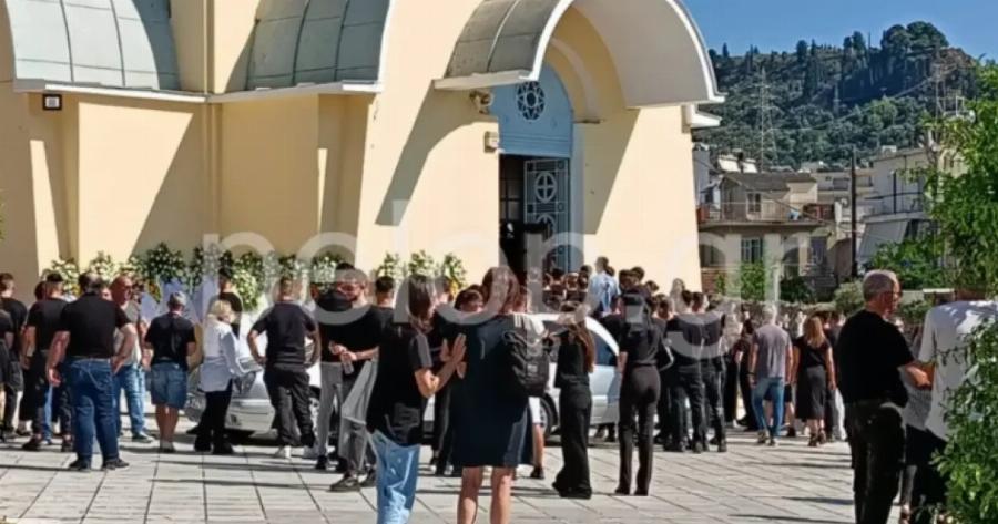 Θρήνος στην κηδεία του 18χρονου Νίκου που σκοτώθηκε σε τροχαίο στην Πάτρα