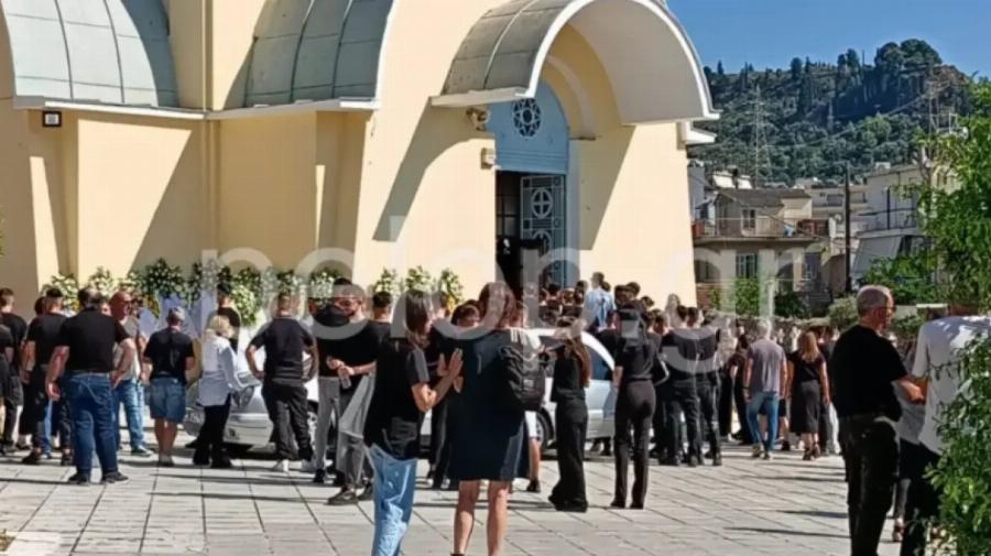 Θρήνος στην κηδεία του 18χρονου Νίκου που σκοτώθηκε σε τροχαίο στην Πάτρα