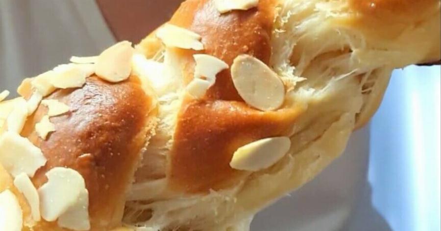 Τσουρέκια με ζαχαρούχο που βγαίνουν αφράτα σαν σύννεφο