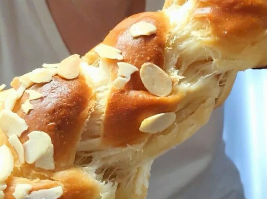 Τσουρέκια με ζαχαρούχο που βγαίνουν αφράτα σαν σύννεφο