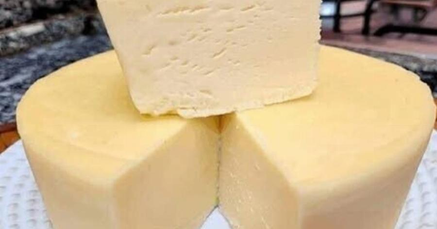 Σπιτικό τυρί σε 15 λεπτά – Με γάλα και ξύδι ο αποτέλεσμα είναι ένα απαλό, κρεμώδες τυρί που μπορείς να απολαύσεις σε κάθε γεύμα.