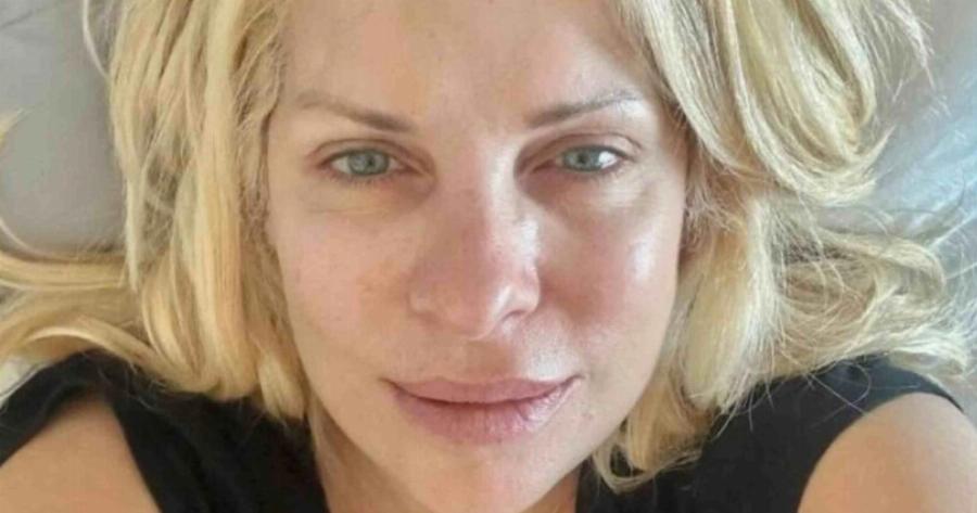 Ελένη Μενεγάκη: Εύχεται τα «χρόνια πολλά» για της Παναγίας άβαφη και χωρίς φίλτρα