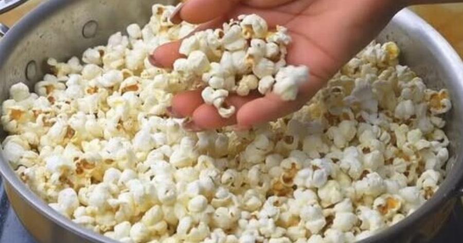 Πώς να φτιάξετε ποπ κορν καραμελέ σαν σινεμά – ένα απλό κόλπο που κάνει τεράστια διαφορά