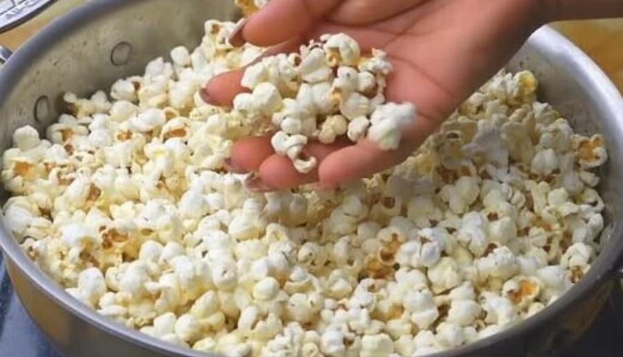 Πώς να φτιάξετε ποπ κορν καραμελέ σαν σινεμά – ένα απλό κόλπο που κάνει τεράστια διαφορά