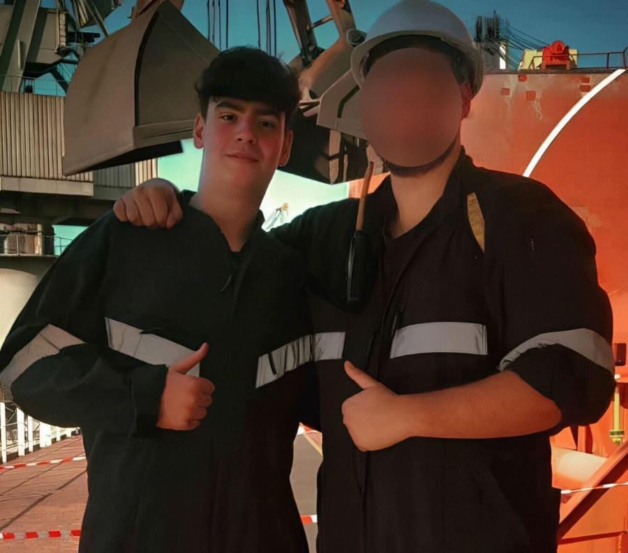 Nεκpoς 20χρονος ναυτικός από συρόμενη πόρτα στο γκαράζ του πλοίου Blue Star