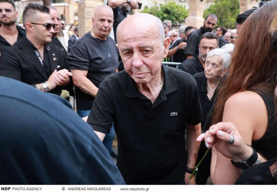 Κηδεία Μαζωνάκη: H εντολή του πατέρα του – «Αυτό είναι το αντικείμενο που θα βάλετε μέσα στο φέρετρο του γιου μου»