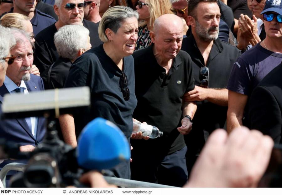 Κηδεία Μαζωνάκη: H εντολή του πατέρα του – «Αυτό είναι το αντικείμενο που θα βάλετε μέσα στο φέρετρο του γιου μου»