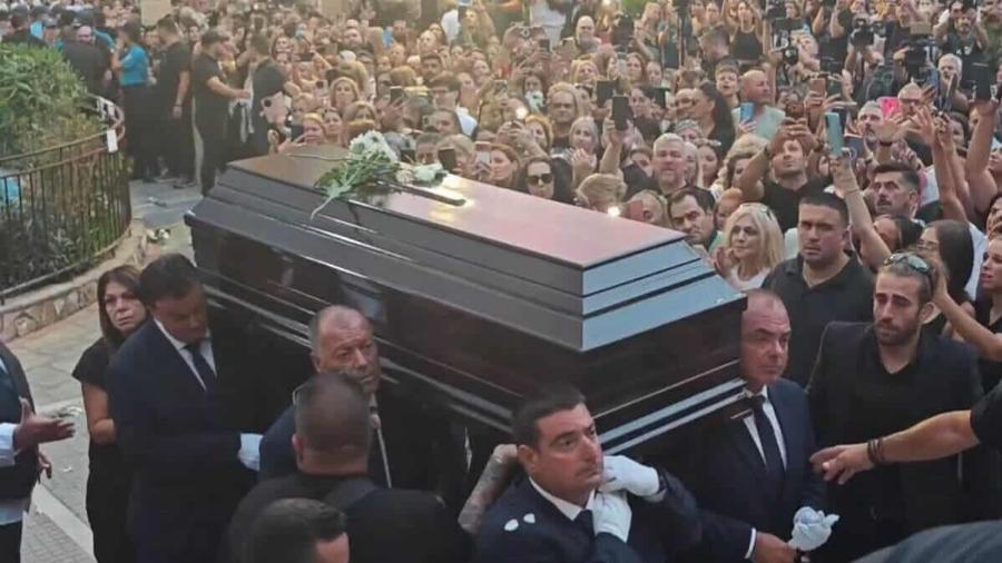 Κηδεία Μαζωνάκη: H εντολή του πατέρα του – «Αυτό είναι το αντικείμενο που θα βάλετε μέσα στο φέρετρο του γιου μου»