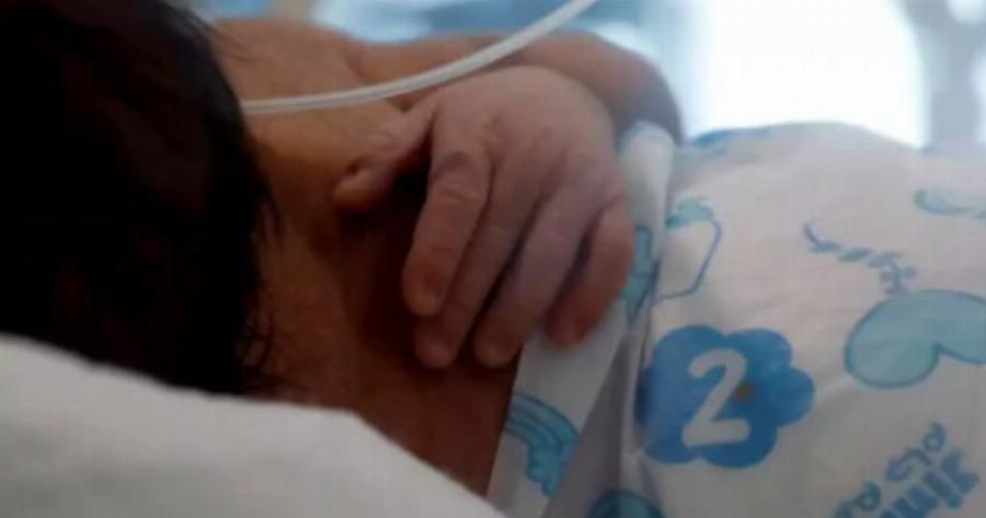 Μάχη στη ΜΕΘ δίνει βρέφος 22 μηνών