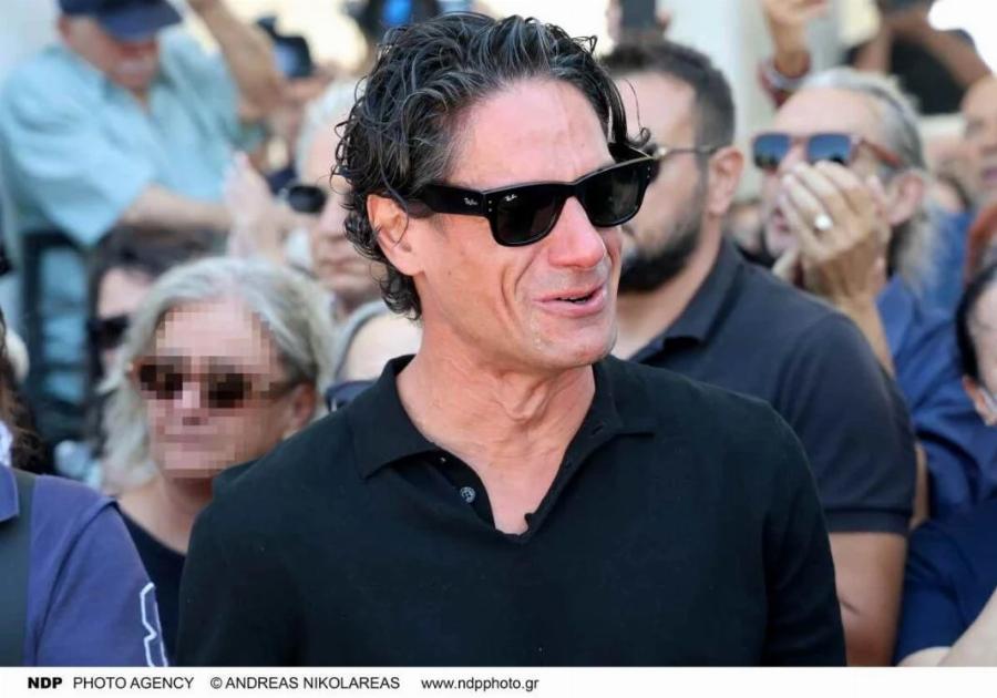 Βλάχος: Ράκος στην κηδεία του Καλογερόπουλου – Η στιγμή που σήκωσε το φέρετρο