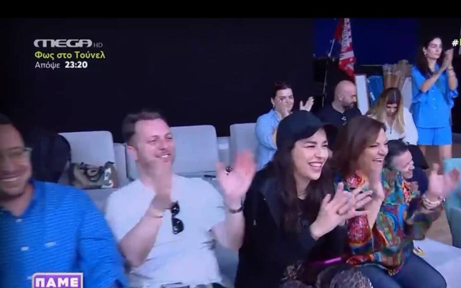 «Εισέβαλλε» στο πλατό του Πάμε Δανάη η Βίκυ Σταυροπούλου: Σύσσωμοι… όλοι στο πλατό για το φινάλε της εκπομπής – Μεγάλη συγκίνηση