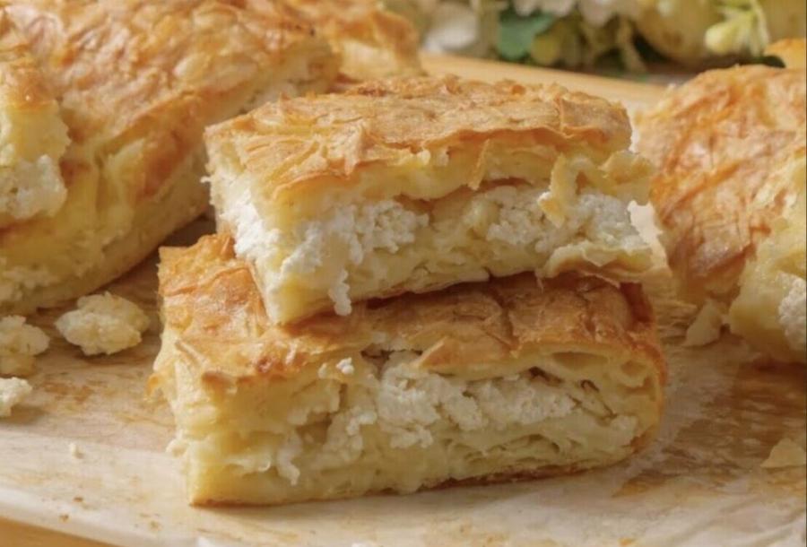 Η πιο αφράτη πίτα με έτοιμα φύλλα σε 10 λεπτά!