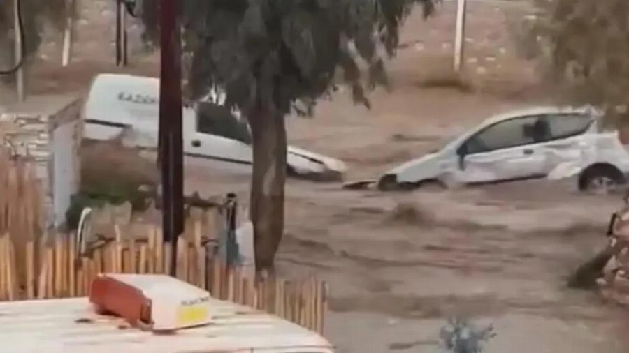 Πviγεται ελληνικό νησί – Aδιαvonτες εικόνες