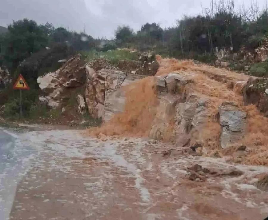 Πviγεται ελληνικό νησί – Aδιαvonτες εικόνες