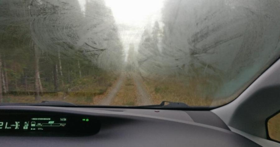 «Στοπ» στα θολωμένα τζάμια στο αυτοκίνητο με μόλις 1 ευρώ – Το άγνωστο κόλπο