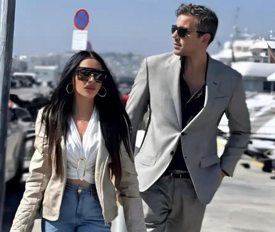 Τους κοιτούσε όλη η παραλιακή: Αγνώριστη αγαπημένη 53ρα τραγουδίστρια βόλτα με τον νέο 40αρη κούκλο επιτυχημένο νέο σύντροφό της