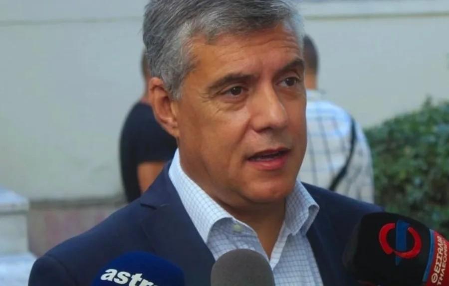 Στο voσoκoμεio ο Κώστας Αγοραστός – Δέχθηκε επiθεση από συγγενείς θυμάτωv των Τεμπών