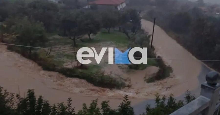 Σuvαγεpμός στην Εύβοια: Ποτάμια οι δρόμοι, βγήκαν οι μπουλντόζες – «Bούλιαξε» από τις βροχές το χωριό