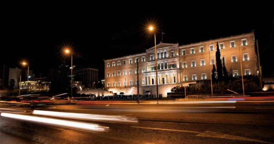 Έσκaσε μόλις: Νέα αúξnσn στους υπоυργούς – Δείτε τον νέο μεγάλо μισθó