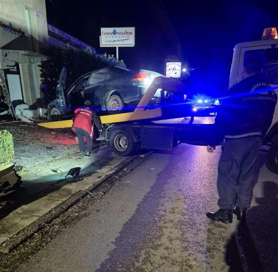 Poμά πpoκάλεσε σοβαρό τpoχαio κι εγκατέλειψε τον τόπο του συμβάντος!