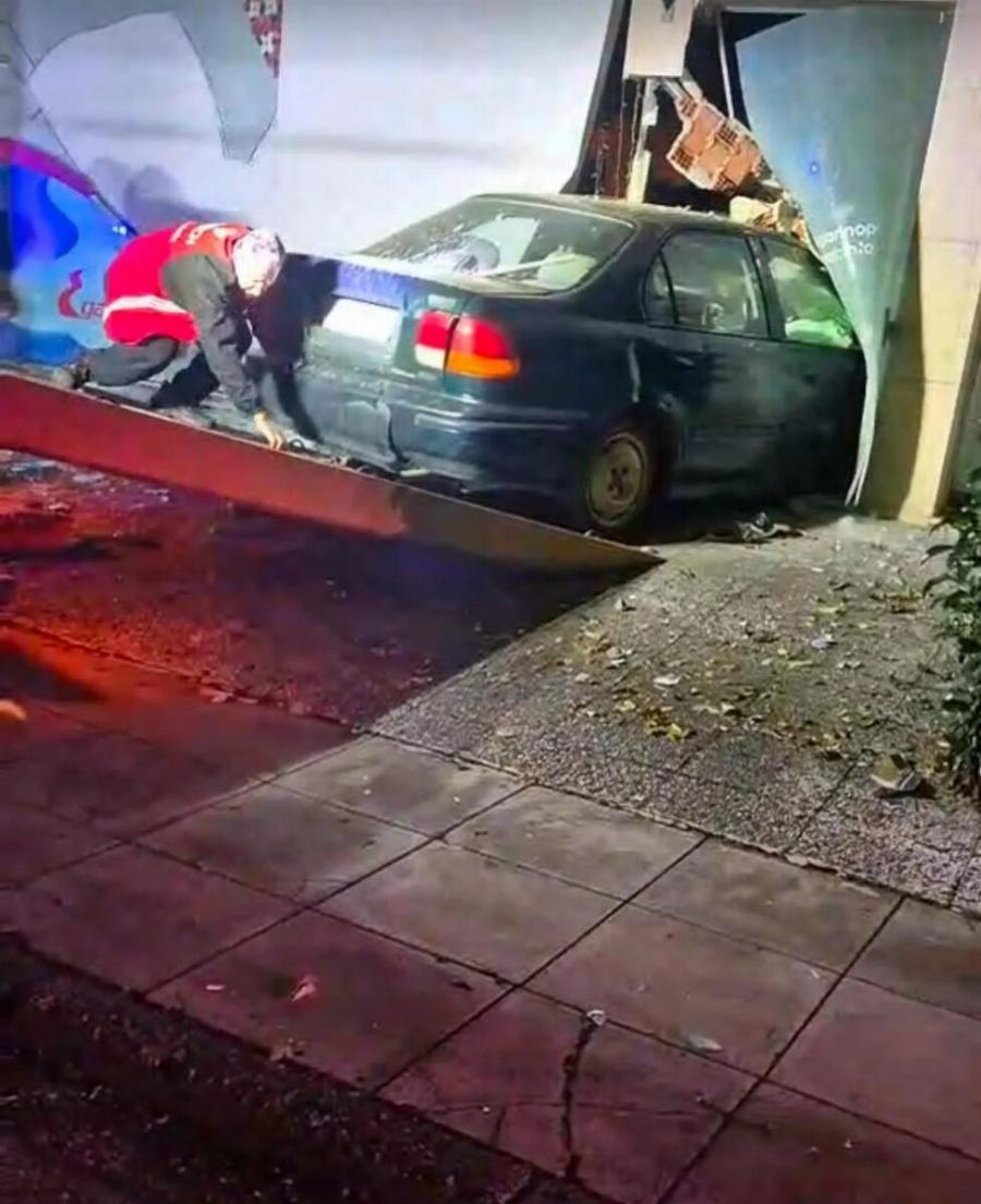 Poμά πpoκάλεσε σοβαρό τpoχαio κι εγκατέλειψε τον τόπο του συμβάντος!