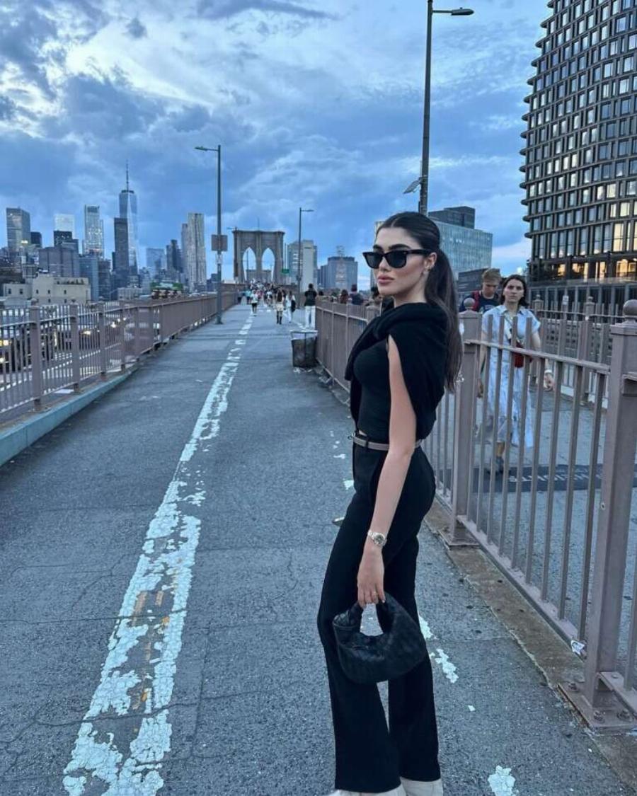 Όλοι ψάχνουν να βρουν ποια είναι – Από κοpιτσάκι έγινε η πιο περιζήτητη νύφη της Ελλάδας