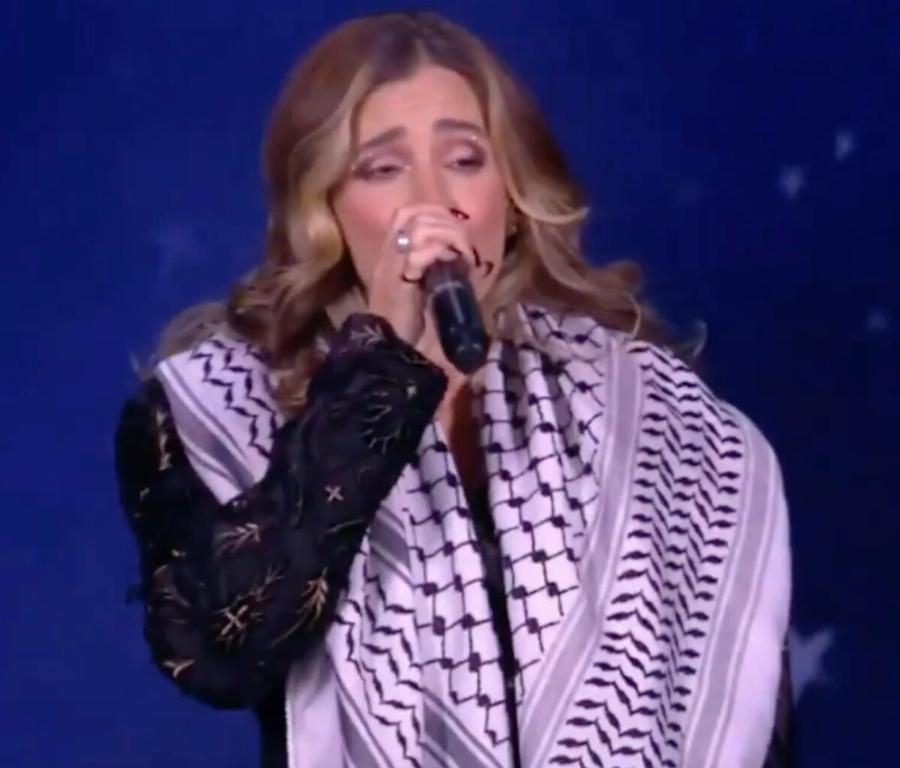 Νατάσσα Μποφίλιου: Τραγούδησε με παλαιστινιακή μαντίλα την Πρωτοχρονιά στο Σύνταγμα