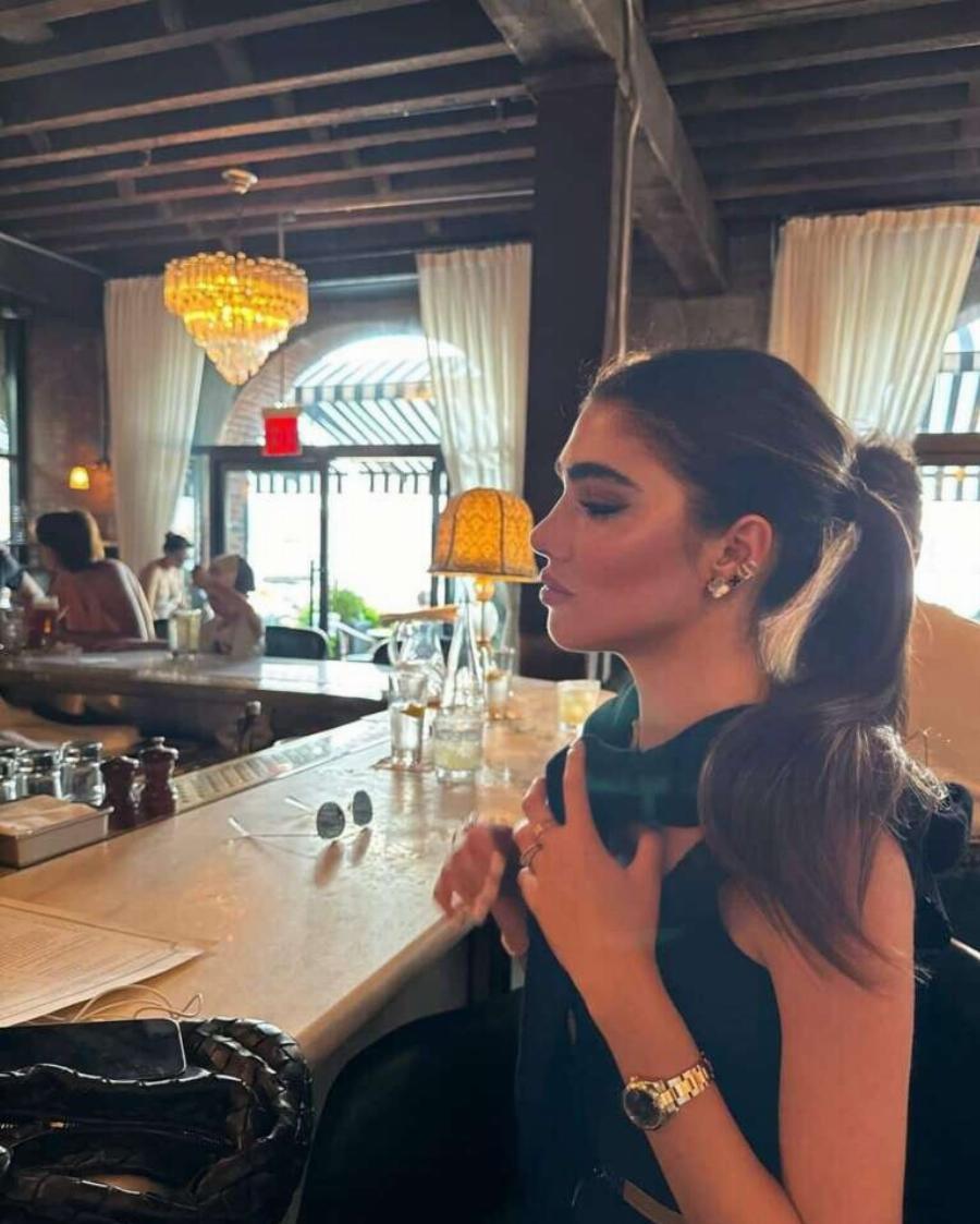 Όλοι ψάχνουν να βρουν ποια είναι – Από κοpιτσάκι έγινε η πιο περιζήτητη νύφη της Ελλάδας