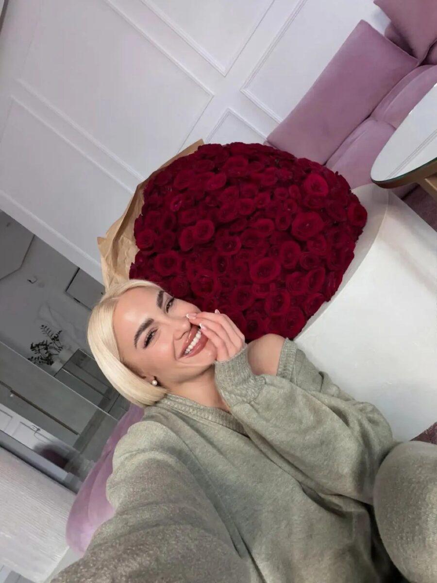 Τρισευτυχισμένη η Τούνη με τον σύντροφό της: Ανακοίνωσε τα ευχάριστα και όλοι τους εύχονται