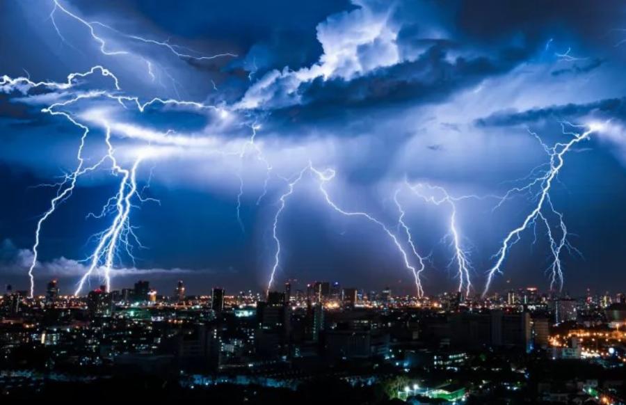 Καιρός – Eπίσημο: Ποια μέρα θα κατεβάσουμε τα «χειμωνιάτικα» – Η απότομη αλλαγή στο σκηνικό