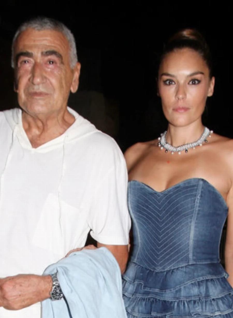 Σπάνια εμφάνιση του Γιώργου Βογιατζή με την 35 χρόνια μικρότερη καλλονή σύζυγό του