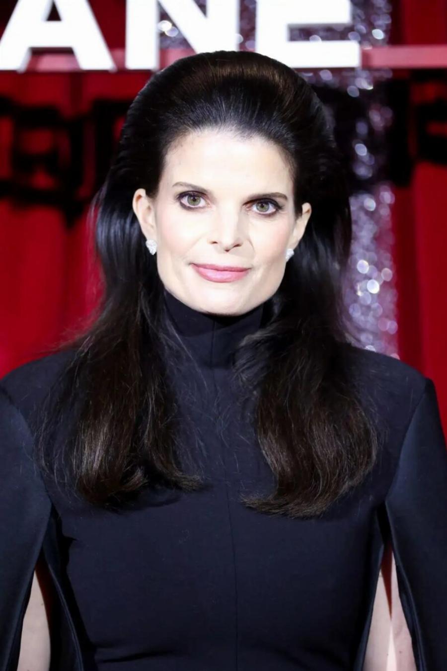 Αγνώριστη η Αθηνά Ωνάση με τεpάστια μακριά χέρια – Που εμφανίστηκε