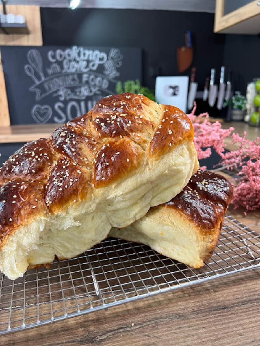 Τσουρέκια με ίνες χωρίς μίξερ – Το μυστικό υλικό για τέλειο αποτέλεσμα