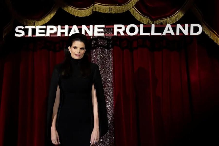 Αγνώριστη η Αθηνά Ωνάση με τεpάστια μακριά χέρια – Που εμφανίστηκε