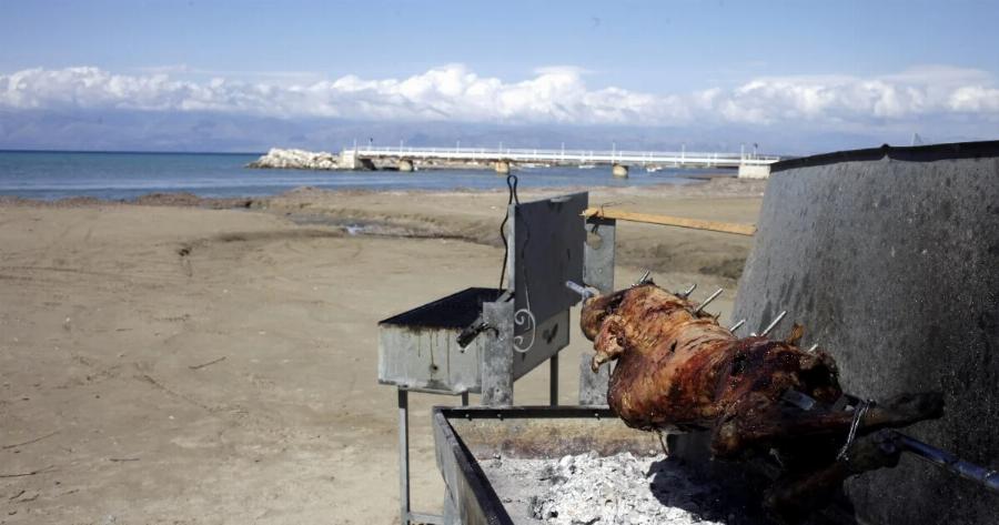 «Ακυρώνει» όλους τους… προηγούμενους ο Σάκης Αρναούτογλου: «Κλείδωσε« τον καιρό του Πάσχα – Έδωσε την ανατροπή για την Μεγάλη Εβδομάδα