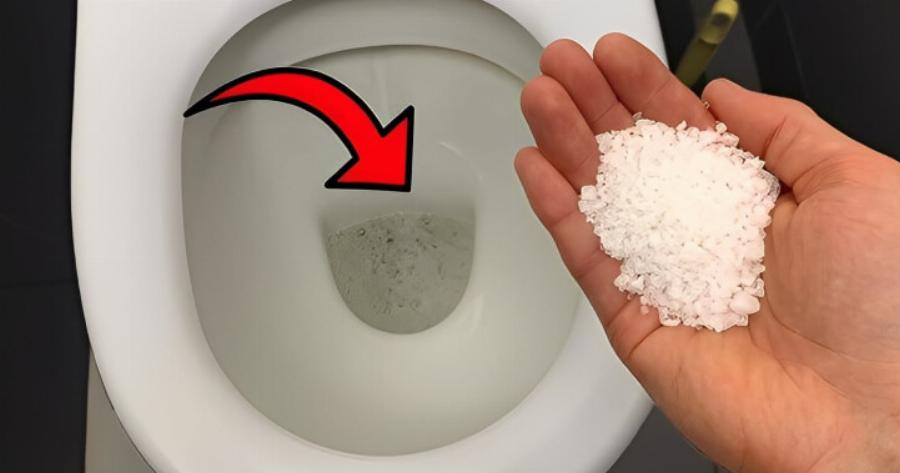Βάλτε αλάτι στη λεκάνη της τουαλέτας σας. Δείτε γιατί. Αυτό είναι κάτι που οι υδραυλικοί δεν θα σας πουν ποτέ