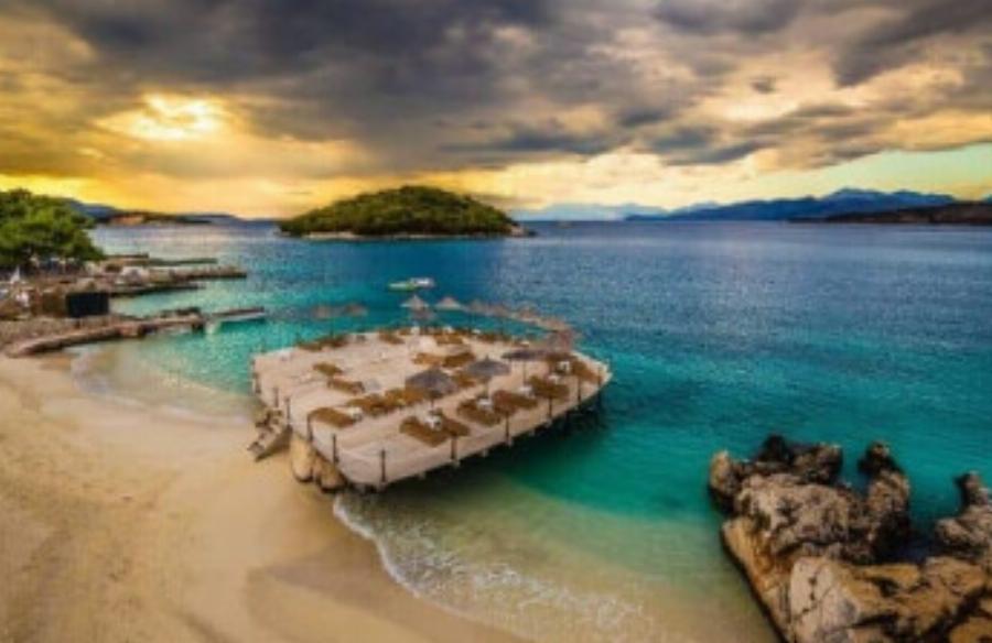 42 ευρώ σουίτα με πρωινό σε 4άστερο και η θάλασσα στο πιάτο: Η χώρα δίπλα στην Ελλάδα με τις εξωφρενικά χαμηλές τıμές