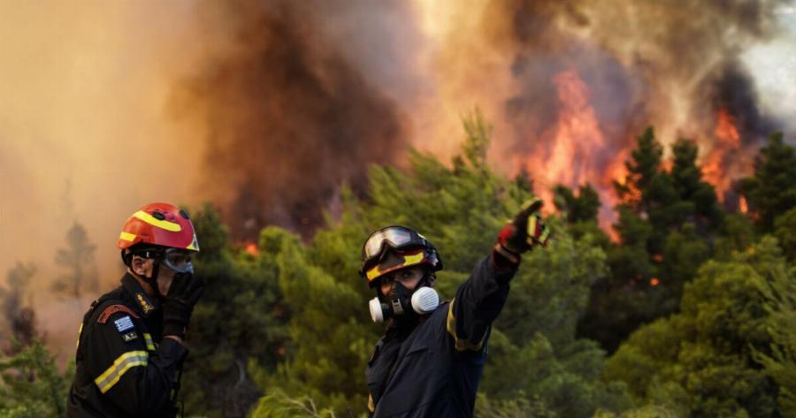 ΕΚΤΑΚΤΟ: Φωτιά τώρα δίπλα σε σπίτια – Ηχεί ασταμάτητα το 112