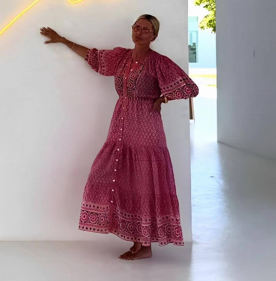 Ηλιοκαμένη και ξυπόλυτη – Η Μαρί Σαντάλ όπως δεν την έχουμε ξαναδεί σε εξωτικό προορισμό