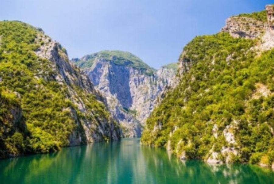 42 ευρώ σουίτα με πρωινό σε 4άστερο και η θάλασσα στο πιάτο: Η χώρα δίπλα στην Ελλάδα με τις εξωφρενικά χαμηλές τıμές