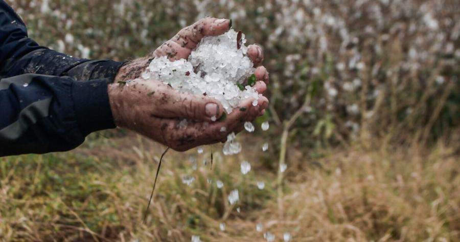 ΕΚΤΑΚΤΟ: «Βομβαρδίζεται» από το χαλάζι Τώρα πασίγνωστη μεγάλη πόλη της Ελλάδας