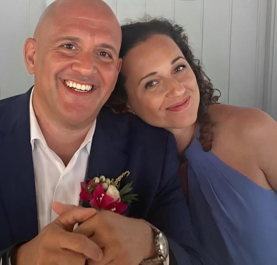 Θρήνος για τον Έντι Ζεμενίδη: Πέθανε η χαμογελαστή σύζυγός του Βίκυ