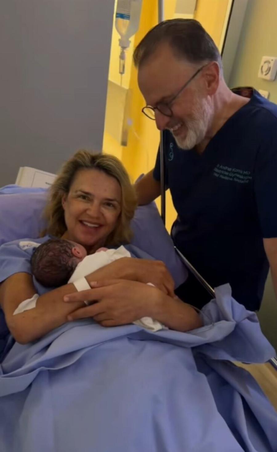 Μαρία Ψωμά: Η γνωστή γιατρός που έγινε μητέρα για πρώτη φορά στα 53 της