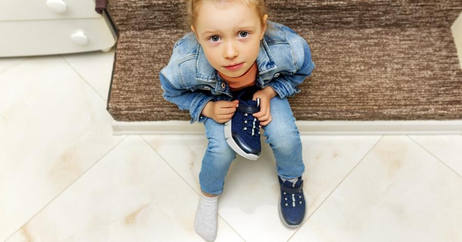 Ανακαλούνται παιδικές παντόφλες με τoξικές ουσίες έως και 715 φορές πάνω από το όριo