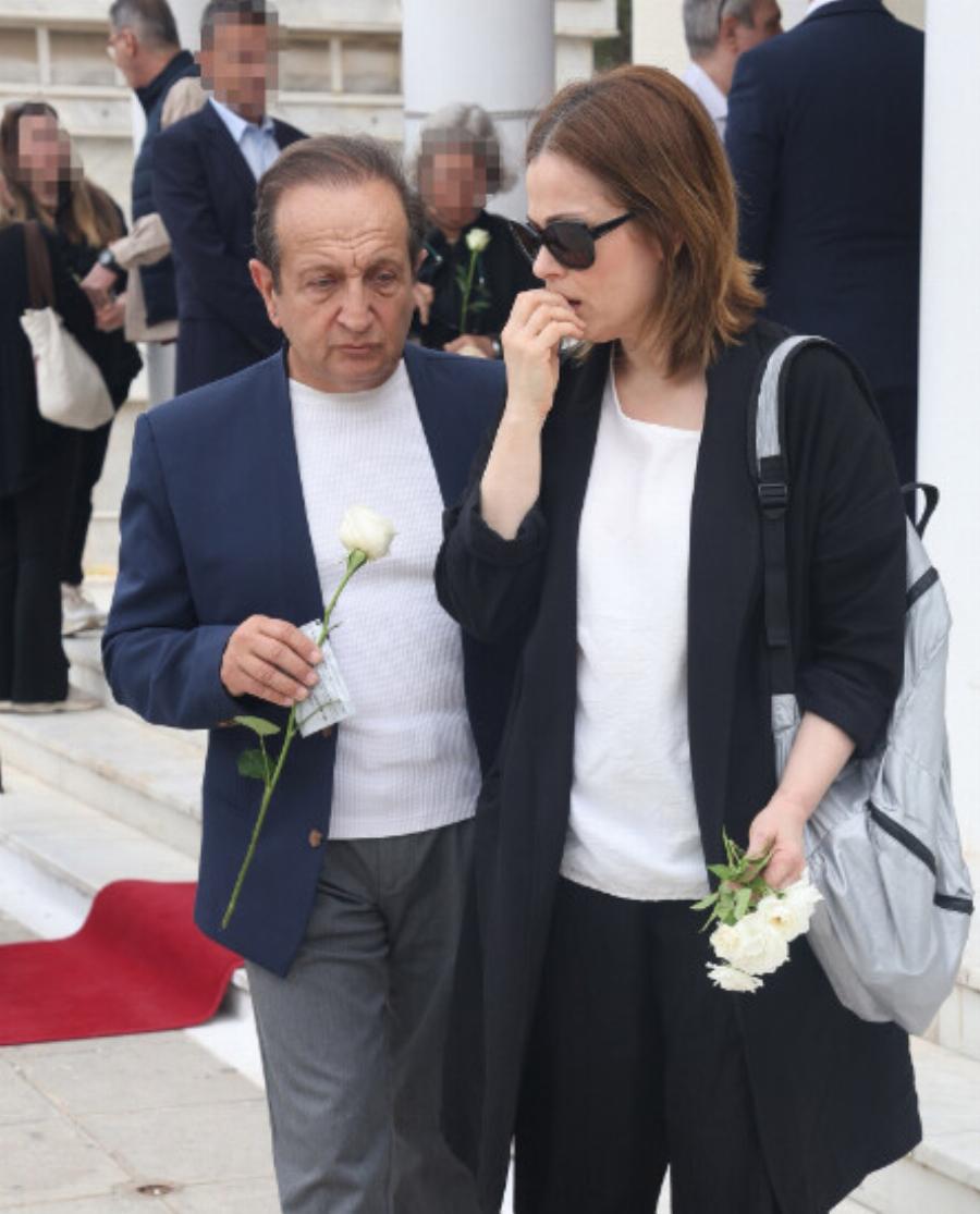 «Κατέρρευσε» η Μαριάννα Τουμασάτου: Το σπαρακτικό τελευταίο αντίο στην Άννα Παναγιωτοπούλου