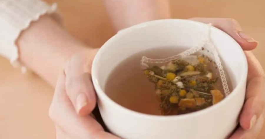 Χαμομήλι κάθε βράδυ πριν τον ύπνο: Δείτε αναλυτικά τα οφέλη για την υγεία