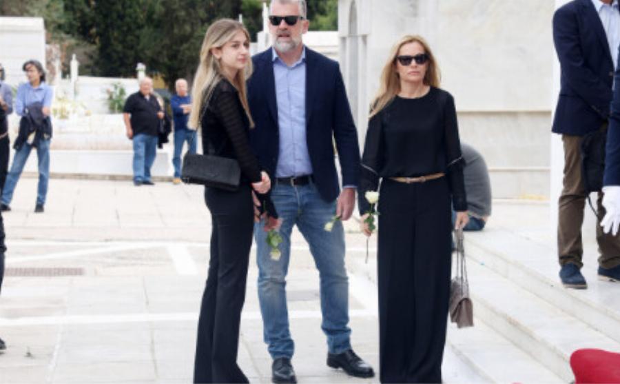 «Κατέρρευσε» η Μαριάννα Τουμασάτου: Το σπαρακτικό τελευταίο αντίο στην Άννα Παναγιωτοπούλου