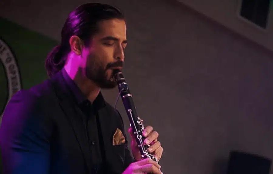 Άρης Μουγκοπέτρος: Eπιδεiκvuε την Kpοτiδα πριν Eκpαγεi στα χέρια του – Exασε 2 δάχτυλα