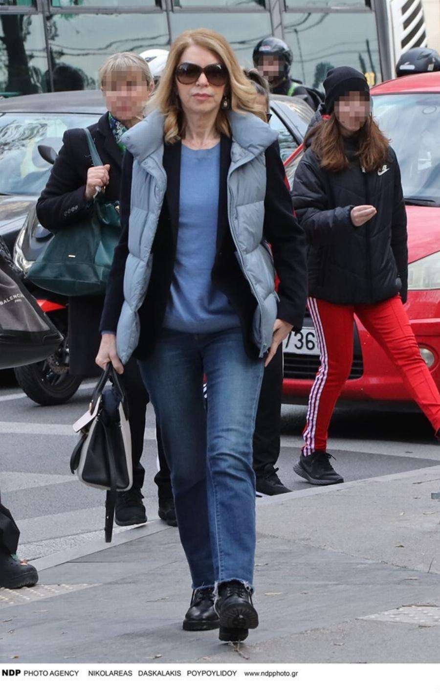 Δίδαξε στιλ στα 70 της: Η Έλλη Στάη βγήκε έτσι ντυμένη έξω & έβαλε τα γυαλιά σε 30άρες Influencers